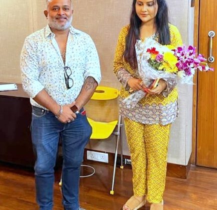 VIRAL VILLAGE  GETS THE VOICE OF AMRUTA FADNAVIS