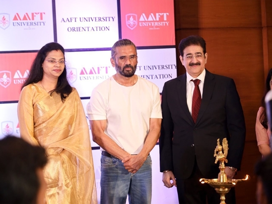 अभिनेता सुनील शेट्टी ने बढ़ाया एएएफटी का शिक्षा मिशन!