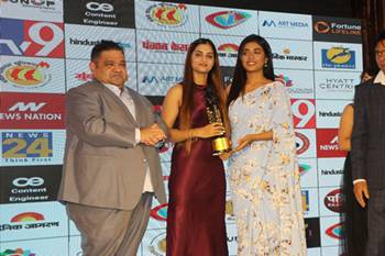 Ragini  K Singh Receives The Dadasaheb Phalke Indian Television Award For Best Designer Of The Year
