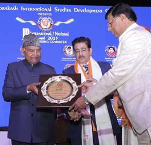 Ram Nath Kovind and Sandeep Marwah Confer Prestigious Loknayak International Awards
