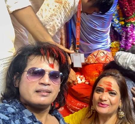 Actor Mukesh J Bharti And Producer Manju Bharti Seek Blessings At The  Lalbaugcha Raja